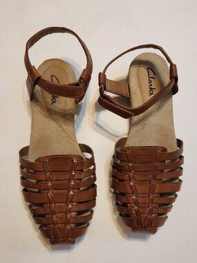 Clarks Brown woven closed toe strap sandals size 5M